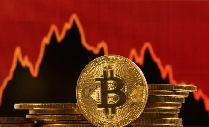 BTC Slips After Touching $76K as Iran Tensions and Fed Decision